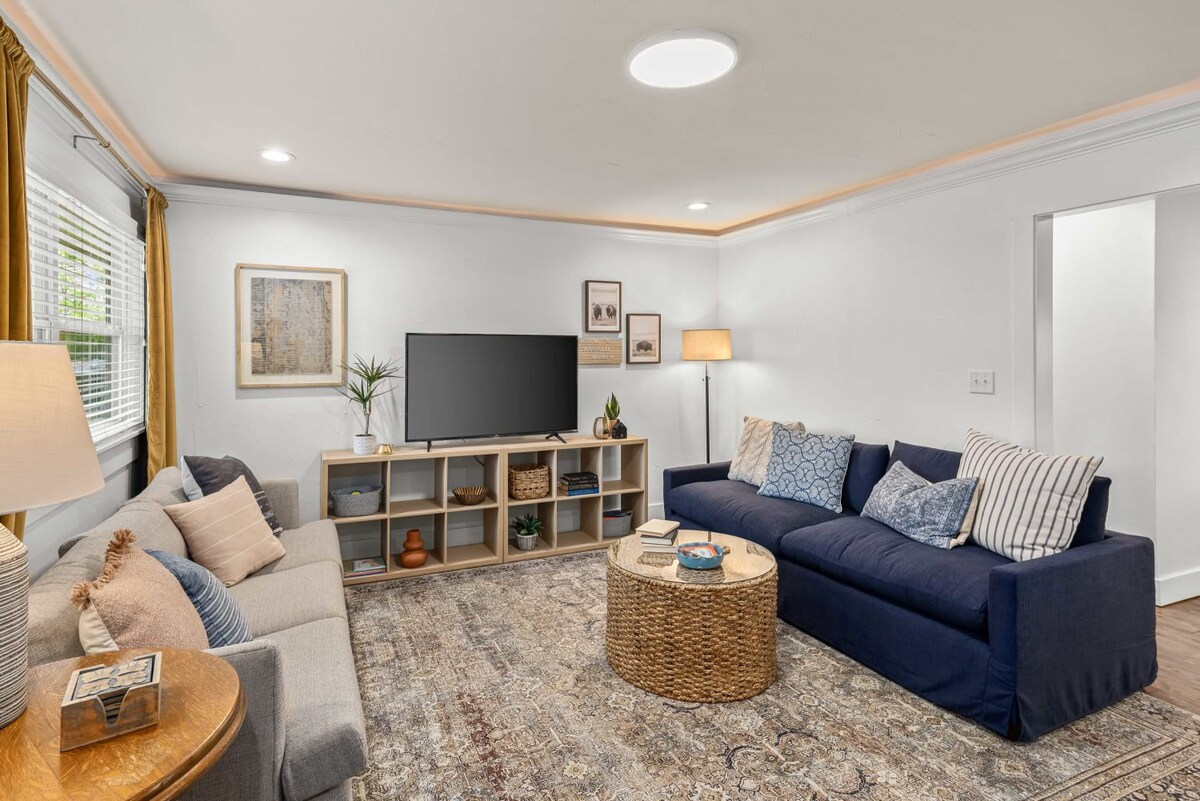 Chic three-bedroom Bentonville vacation rental with pergola and fire pit near downtown